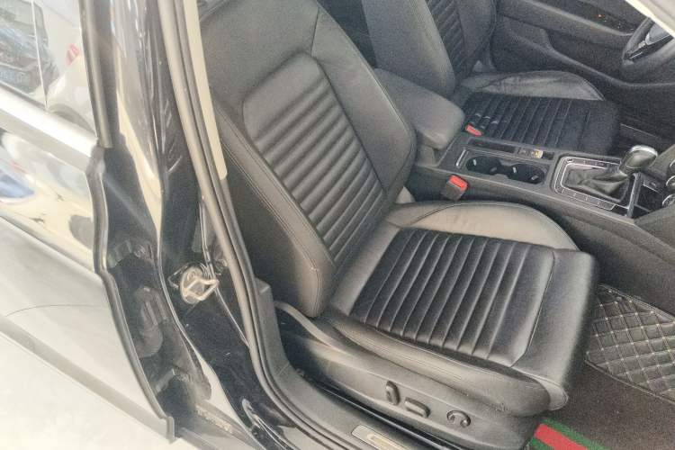 Used Volkswagen Magotan 2019 330TSI DSG Leading Model China VI Standard Right Front Seat