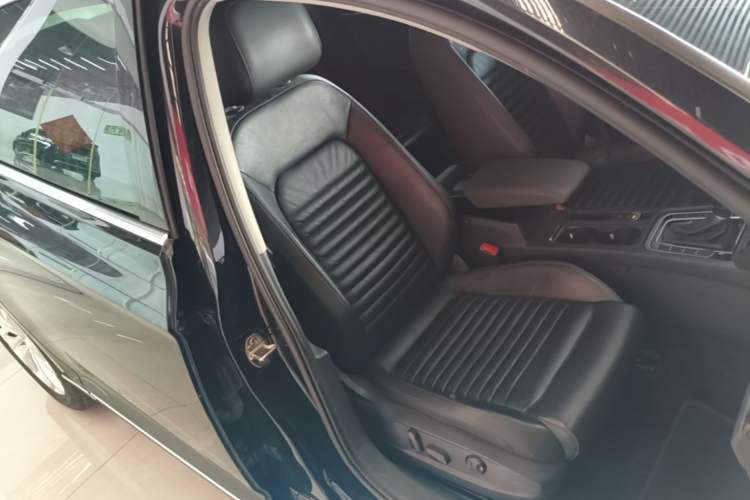 Used Volkswagen Magotan 2019 330TSI DSG Luxury Version China VI Standard Right Front Seat