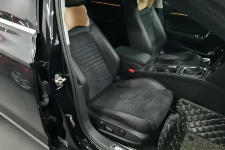 Used Volkswagen Magotan 2019 330TSI DSG Luxury Version China VI Standard Right Front Seat