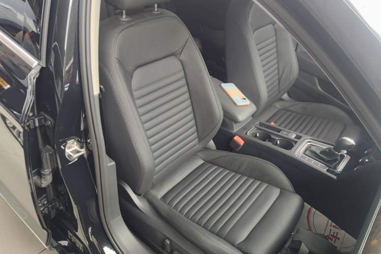 Used Volkswagen Magotan 2019 330TSI DSG Leading Model China VI Standard Right Front Seat