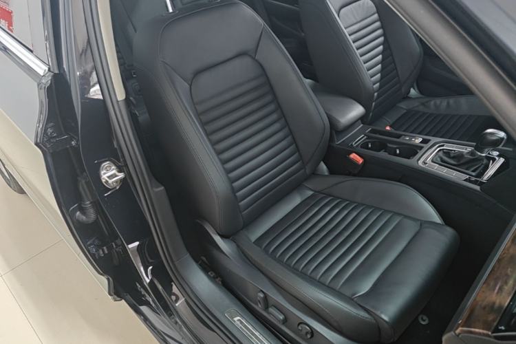 Used Volkswagen Magotan 2019 330TSI DSG Leading Model China VI Standard Right Front Seat