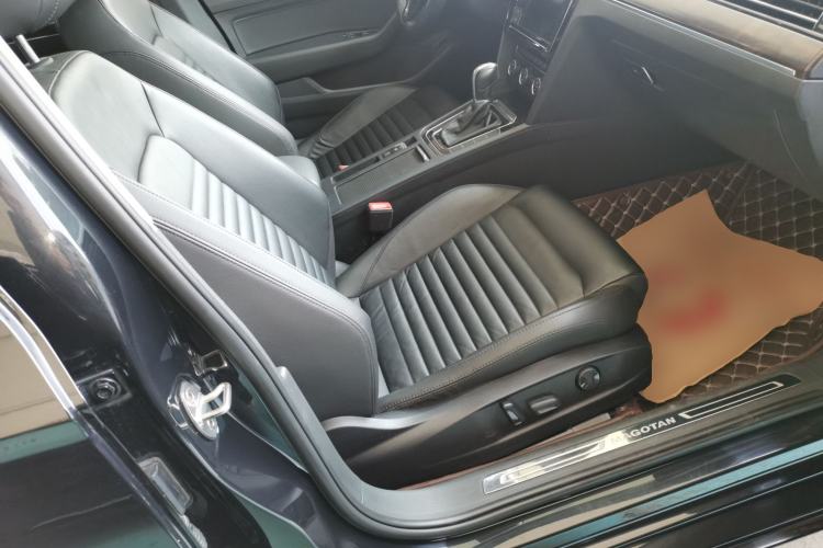 Used Volkswagen Magotan 2019 330TSI DSG Luxury Version China VI Standard Right Front Seat
