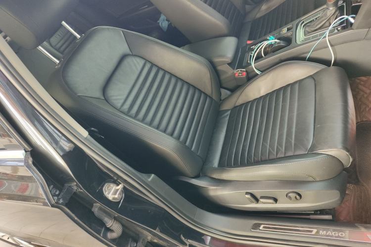 Used Volkswagen Magotan 2019 330TSI DSG Luxury Version China VI Standard Right Front Seat