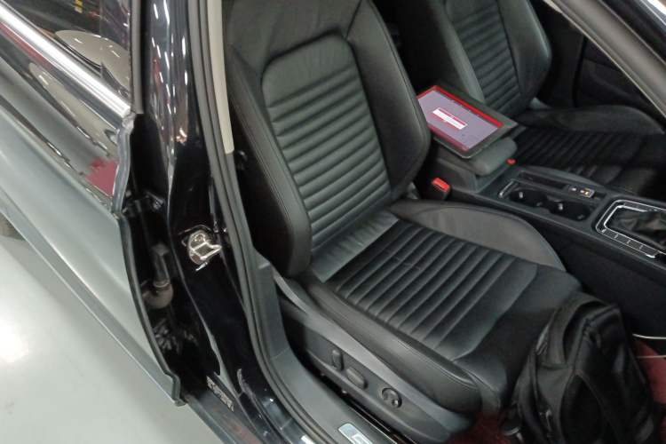 Used Volkswagen Magotan 2019 330TSI DSG Luxury Version China VI Standard Right Front Seat