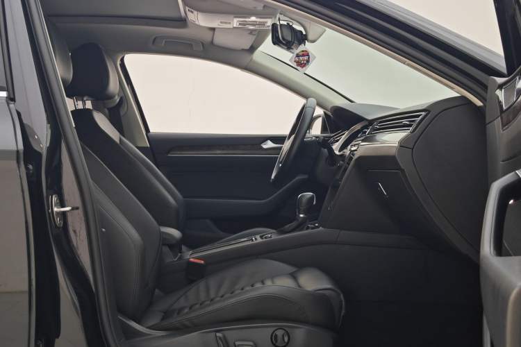 Used Volkswagen Magotan 2019 330TSI DSG Luxury Model China V Standard Right Front Seat