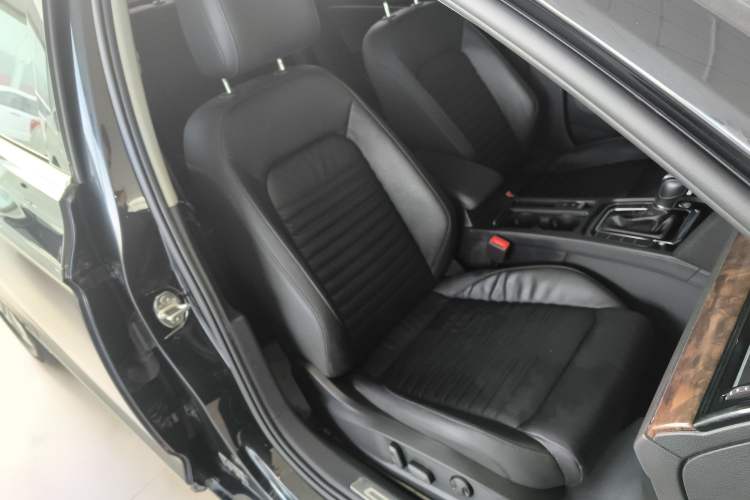 Used Volkswagen Magotan 2019 330TSI DSG Luxury Version China VI Standard Right Front Seat
