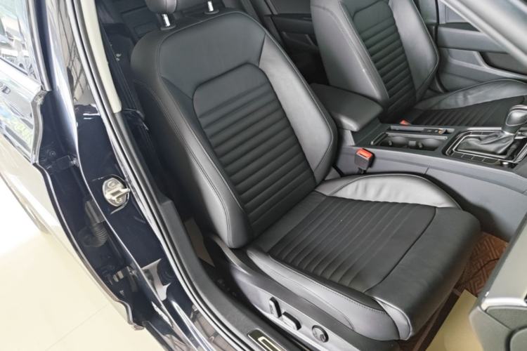 Used Volkswagen Magotan 2019 330TSI DSG Leading Edition China V Standard Right Front Seat