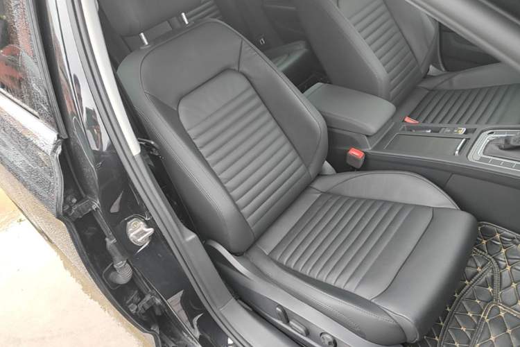 Used Volkswagen Magotan 2019 330TSI DSG Luxury Version China VI Standard Right Front Seat
