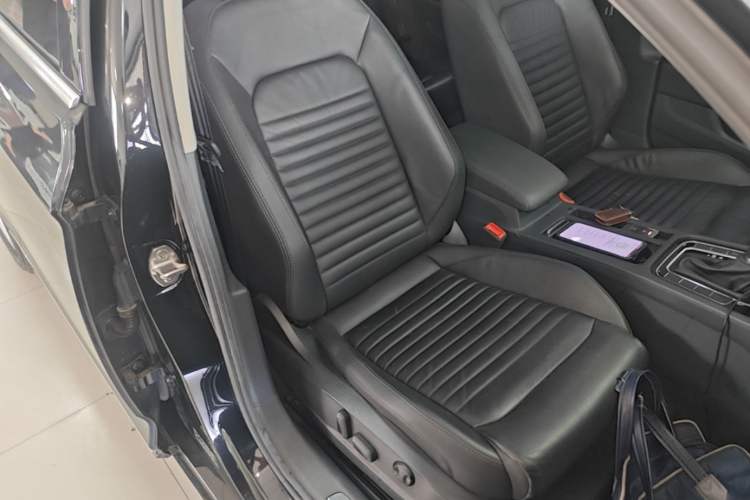 Used Volkswagen Magotan 2019 330TSI DSG Luxury Model China V Standard Right Front Seat