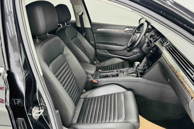 Used Volkswagen Magotan 2019 330TSI DSG Luxury Model China V Standard Right Front Seat