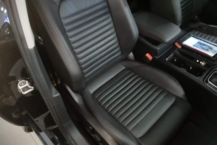 Used Volkswagen Magotan 2019 330TSI DSG Leading Edition China V Standard Right Front Seat