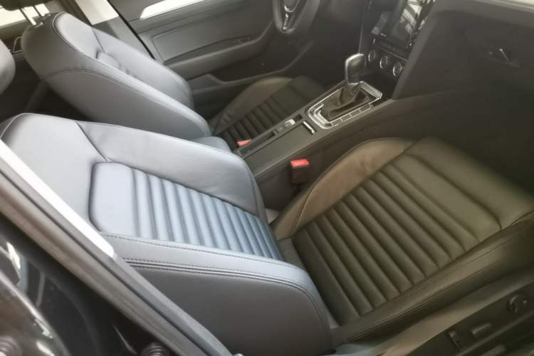 Used Volkswagen Magotan 2019 280TSI DSG Leading Model China V Standard Right Front Seat