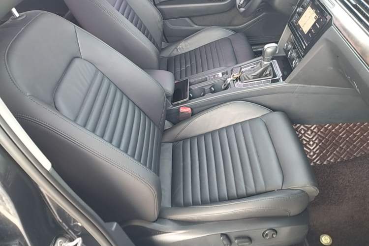 Used Volkswagen Magotan 2019 330TSI DSG Luxury Model China V Standard Right Front Seat