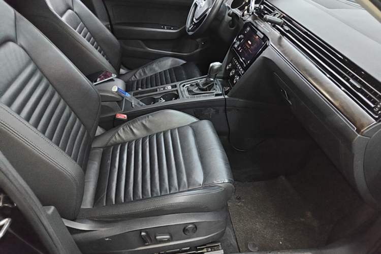 Used Volkswagen Magotan 2019 330TSI DSG Luxury Version China VI Standard Right Front Seat