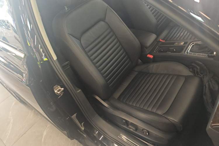 Used Volkswagen Magotan 2019 330TSI DSG Luxury Version China VI Standard Right Front Seat