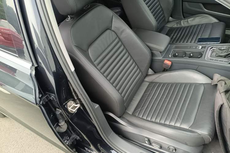 Used Volkswagen Magotan 2019 330TSI DSG Luxury Model China V Standard Right Front Seat