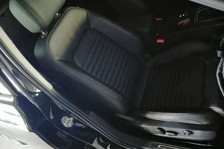 Used Volkswagen Magotan 2019 330TSI DSG Leading Model China VI Standard Right Front Seat