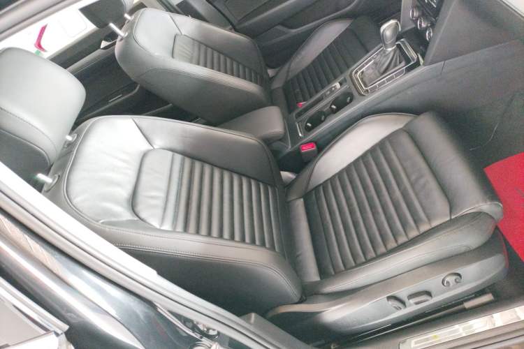 Used Volkswagen Magotan 2019 330TSI DSG Leading Edition China V Standard Right Front Seat