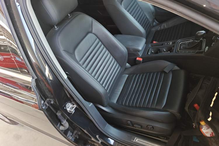 Used Volkswagen Magotan 2019 330TSI DSG Luxury Version China VI Standard Right Front Seat