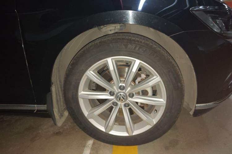 Used Volkswagen Magotan 2019 330TSI DSG Leading Model China VI Standard Right Front Wheel Hub