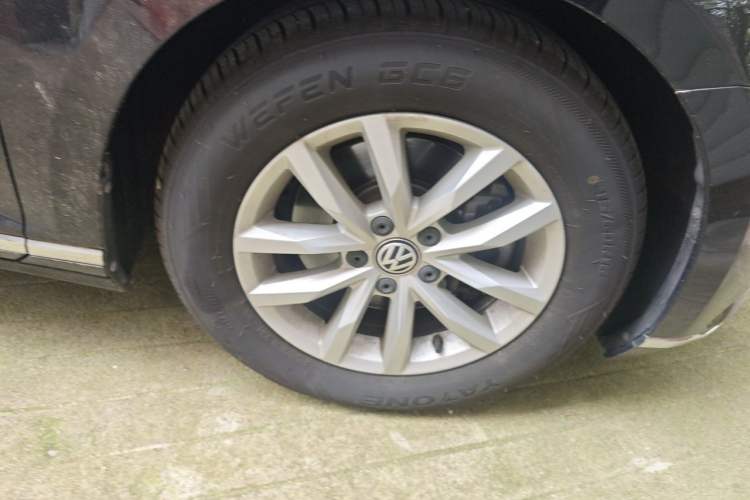 Used Volkswagen Magotan 2019 280TSI DSG Comfort Model China VI Standard Right Front Wheel Hub