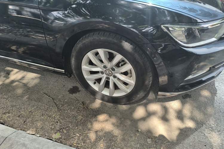 Used Volkswagen Magotan 2019 280TSI DSG Comfort Model China VI Standard Right Front Wheel Hub