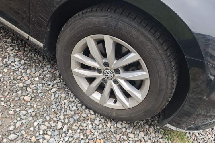 Used Volkswagen Magotan 2019 280TSI DSG Comfort Model China VI Standard Right Front Wheel Hub