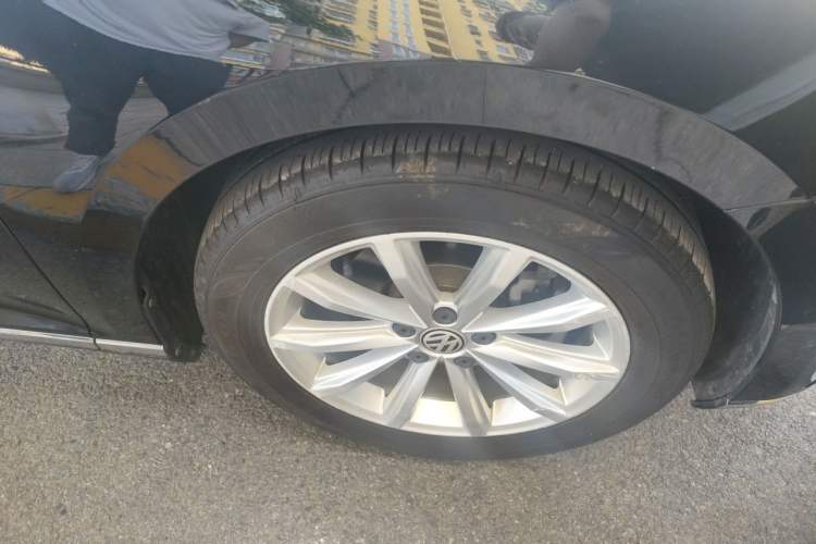 Used Volkswagen Magotan 2019 330TSI DSG Leading Model China VI Standard Right Front Wheel Hub