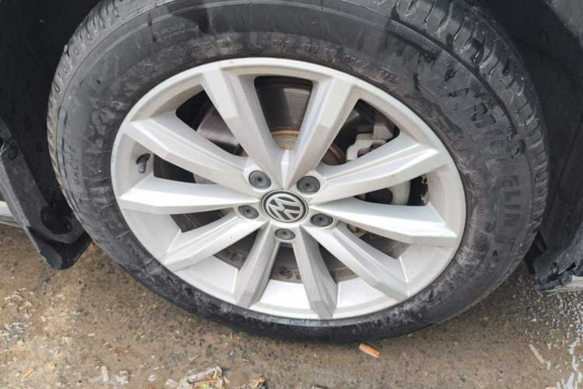 Used Volkswagen Magotan 2019 330TSI DSG Leading Model China VI Standard Right Front Wheel Hub