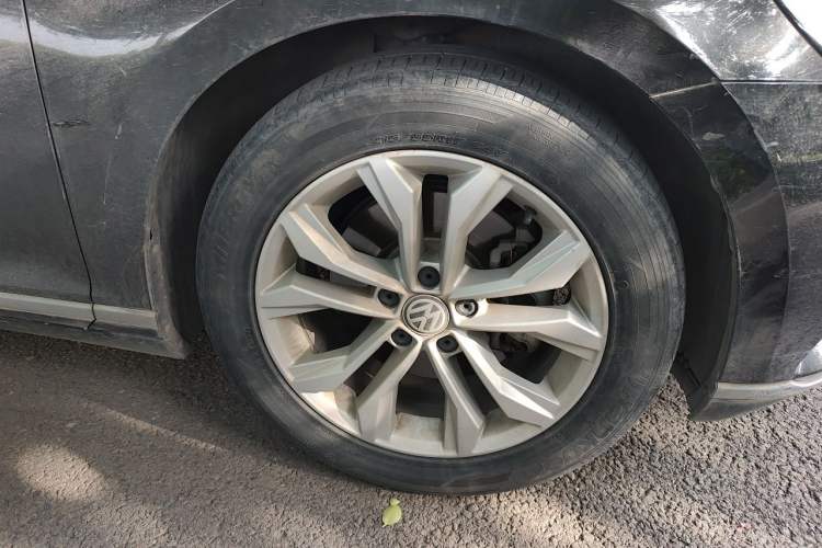 Used Volkswagen Magotan 2019 330TSI DSG Luxury Model China V Standard Right Front Wheel Hub