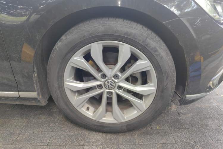 Used Volkswagen Magotan 2019 330TSI DSG Luxury Version China VI Standard Right Front Wheel Hub