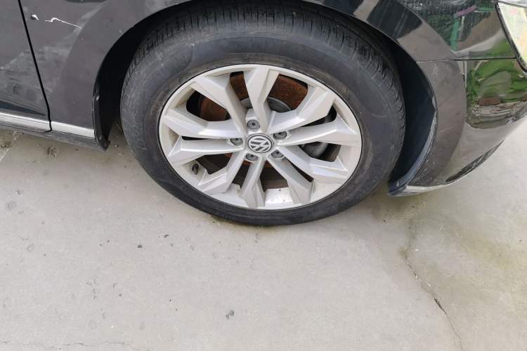 Used Volkswagen Magotan 2019 330TSI DSG Luxury Model China V Standard Right Front Wheel Hub
