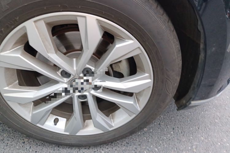 Used Volkswagen Magotan 2019 330TSI DSG Luxury Version China VI Standard Right Front Wheel Hub