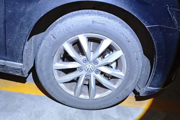 Used Volkswagen Magotan 2019 280TSI DSG Comfort Model China V Standard Right Front Wheel Hub