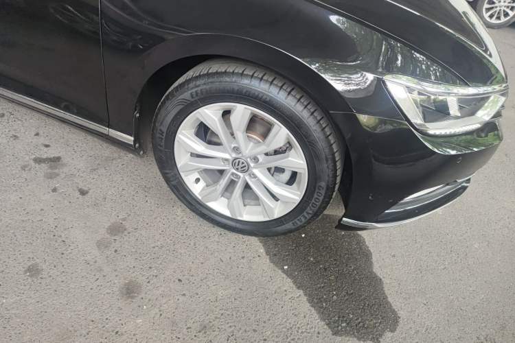Used Volkswagen Magotan 2019 330TSI DSG Luxury Model China V Standard Right Front Wheel Hub