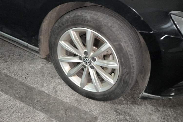 Used Volkswagen Magotan 2019 330TSI DSG Leading Model China VI Standard Right Front Wheel Hub