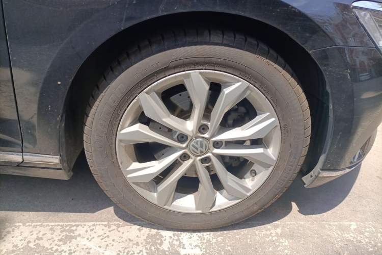 Used Volkswagen Magotan 2019 330TSI DSG Luxury Model China V Standard Right Front Wheel Hub