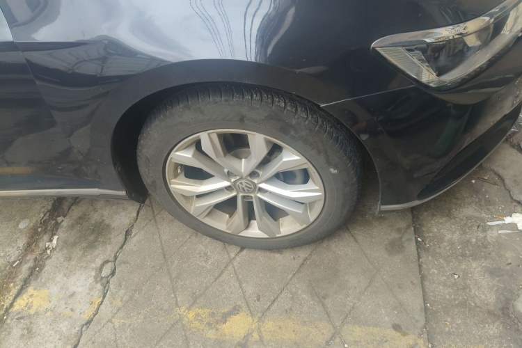 Used Volkswagen Magotan 2019 330TSI DSG Luxury Model China V Standard Right Front Wheel Hub
