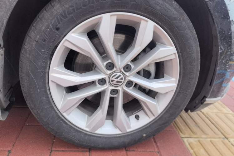 Used Volkswagen Magotan 2019 380TSI DSG Luxury Model China V Standard Right Front Wheel Hub