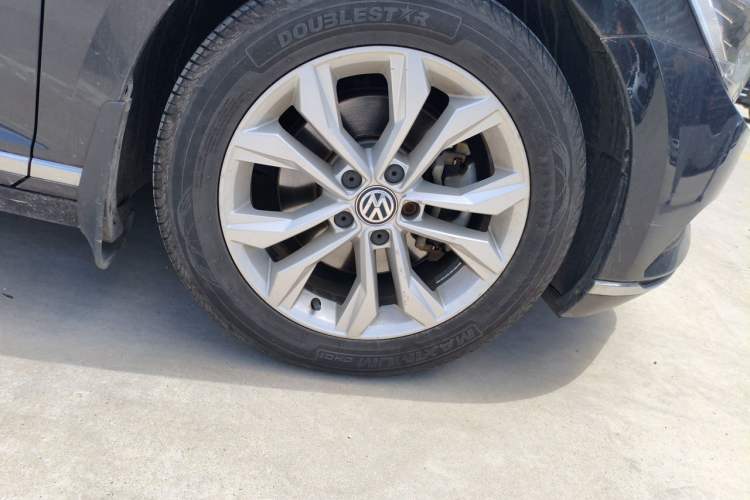 Used Volkswagen Magotan 2019 330TSI DSG Luxury Version China VI Standard Right Front Wheel Hub