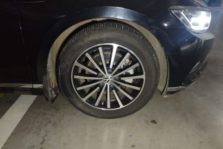 Used Volkswagen Magotan 2019 280TSI DSG Comfort Model China VI Standard Right Front Wheel Hub