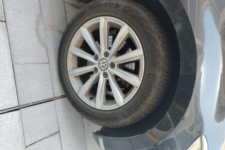 Used Volkswagen Magotan 2019 330TSI DSG Leading Model China VI Standard Right Front Wheel Hub