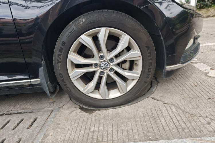 Used Volkswagen Magotan 2019 330TSI DSG Luxury Model China V Standard Right Front Wheel Hub