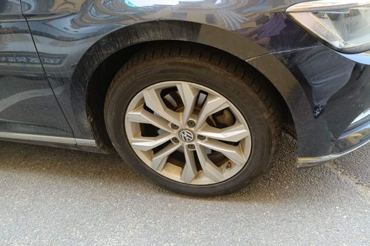 Used Volkswagen Magotan 2019 330TSI DSG Luxury Model China V Standard Right Front Wheel Hub