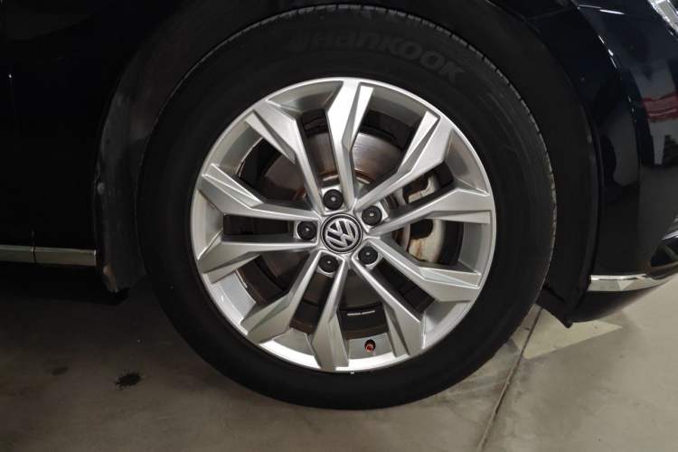Used Volkswagen Magotan 2019 330TSI DSG Luxury Version China VI Standard Right Front Wheel Hub