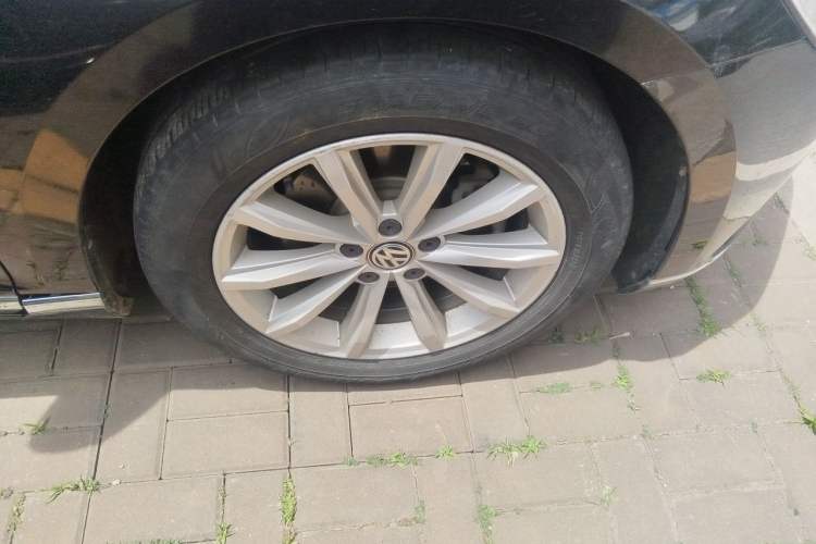 Used Volkswagen Magotan 2019 330TSI DSG Leading Model China VI Standard Right Front Wheel Hub