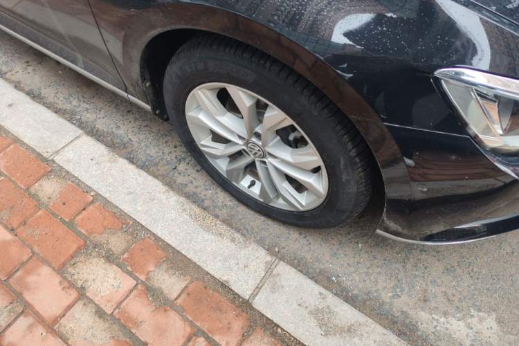 Used Volkswagen Magotan 2019 380TSI DSG Luxury Model China V Standard Right Front Wheel Hub