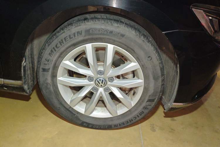 Used Volkswagen Magotan 2019 280TSI DSG Comfort Model China VI Standard Right Front Wheel Hub