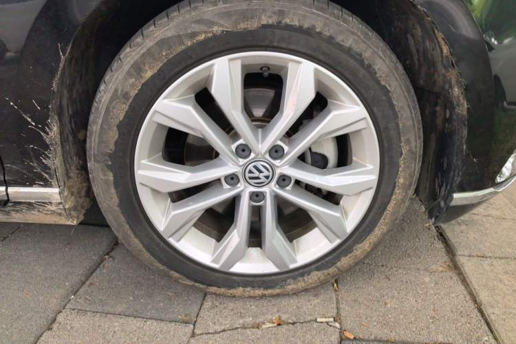 Used Volkswagen Magotan 2019 330TSI DSG Luxury Version China VI Standard Right Front Wheel Hub