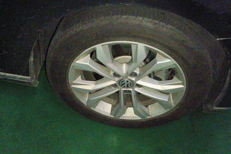 Used Volkswagen Magotan 2019 330TSI DSG Luxury Model China V Standard Right Front Wheel Hub